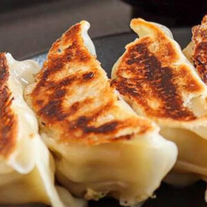 餃子専門店SHIRONA (法人名株式会社宝屋時計店)【正社員】